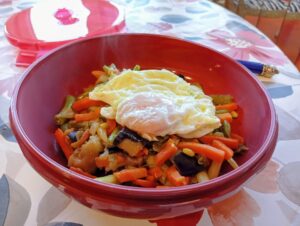 Variado de verduras con huevos fritos 3 Variado de verduras con huevos fritos